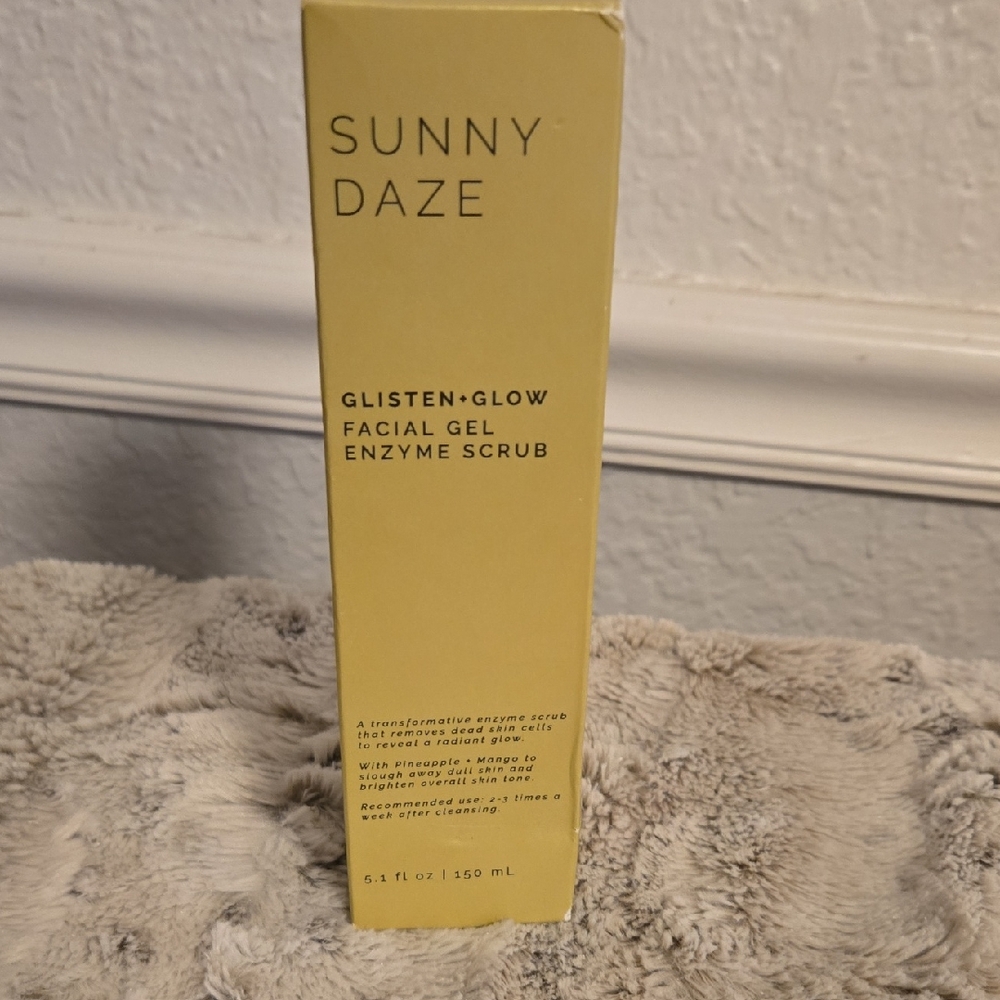 Sunny Daze Glisten + Glow Facial Enzyme Scrub – Pineapple Mango – Sealed – 5.3 o